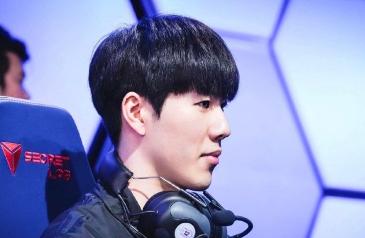 父子时光！詹姆斯社媒晒自己和布朗尼一同坐车去打高尔夫